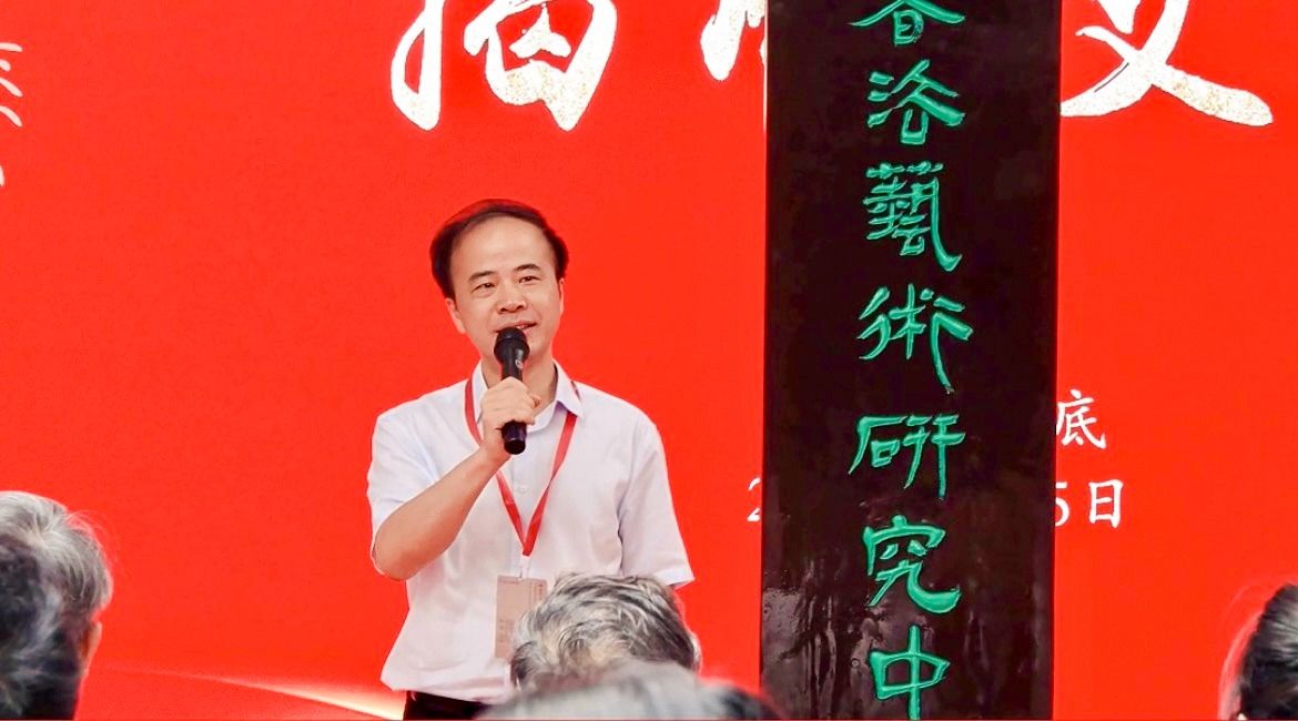 副校长李邦铭一行赴新大桥村慰问“彩虹